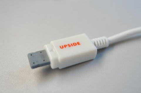 表面は端子が無い