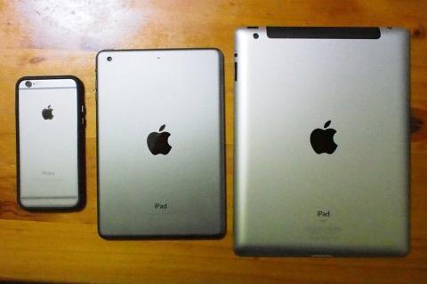 微妙に色の違う背面・・・