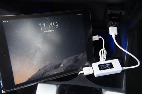 100均のケーブルでは1Aしか給電されない