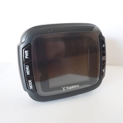 モニターは1.5型