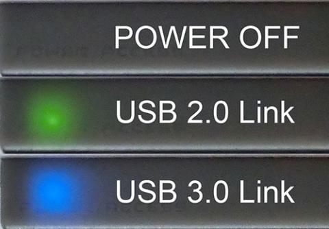 パワー / アクセス インジケータ LED