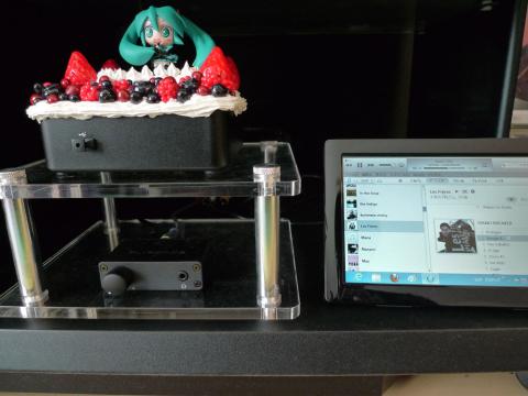 NUCに比べても尚小さい。