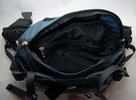 フロントパネルと5リットルの大収納