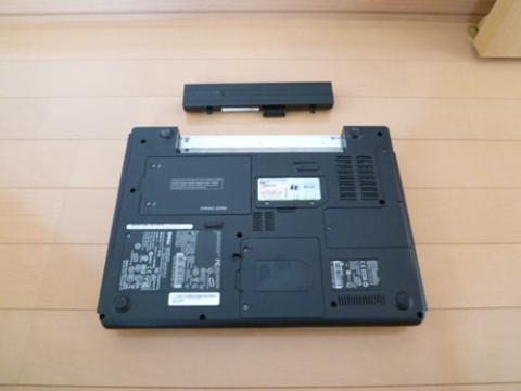 まずはバッテリー外し