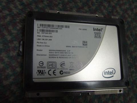 ネジ穴がこれだけちょっと大きいので注意