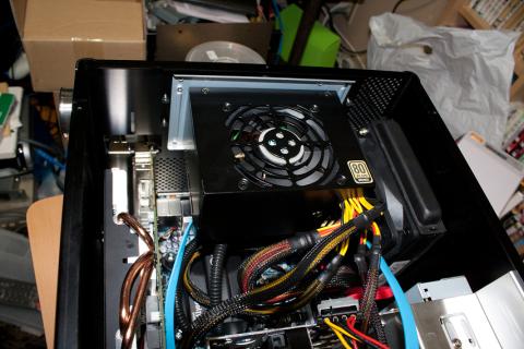 ATX電源をそのまま付けていたら危なかったですね・・・