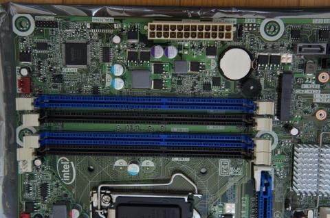 メモリスロット周辺