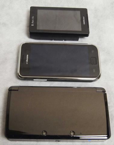 上からWGR63sd / docomo Galaxy S / Nintendo 3DS