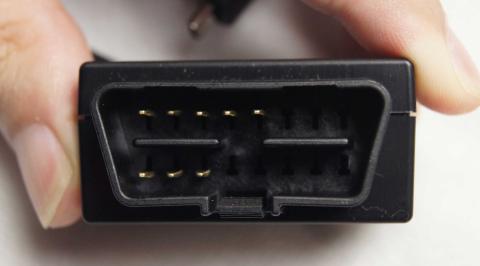 コネクタをおもむろに挿しこみ…