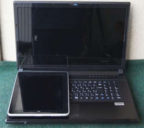 ざっとiPadが2枚分以上!!でかいですねー(笑)