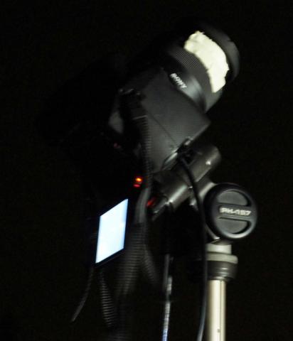 ピントがずれないようにテープで留めてしまう