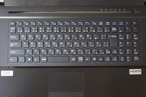 ほぼフルピッチ、10キーは特殊配列