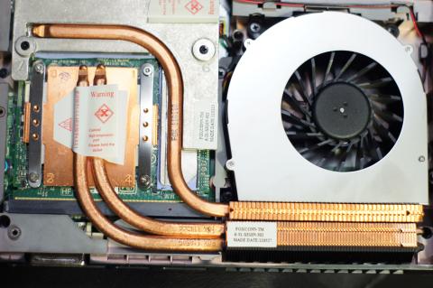 CPU同様の冷却に加え、更にビデオメモリー用にアルミのヒートスプレッダも搭載