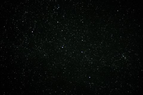 天の川に浮かぶカシオペア座をアップで