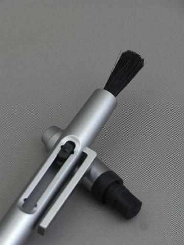 スライド式ブラシ