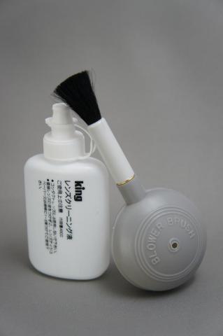 レンズクリーニング液&ブラシ付ミニブロアー