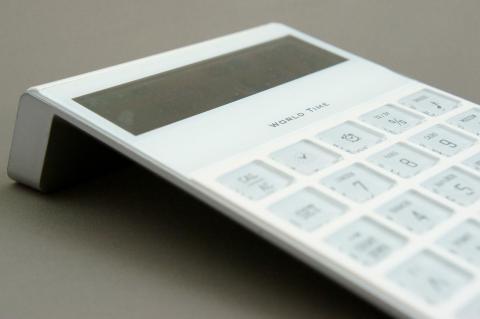 本体はけっこう薄型