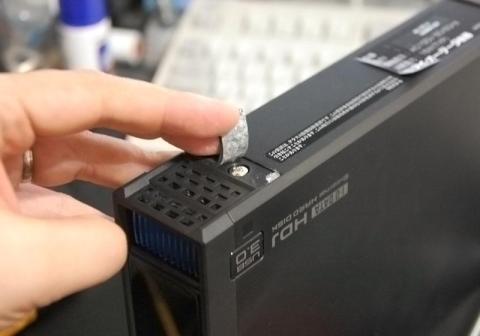 ゴム足下のネジ