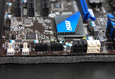 SATAコネクタまわり