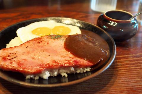 ヴィラ・アフガンでベーコンエッグカレーを食す!