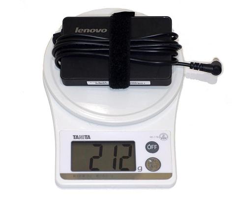 ACアダプタは212g