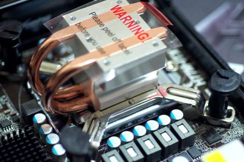 CPUブロックを固定