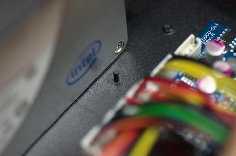 SSD固定用の突起