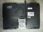 HDDのシャーシが見えます。