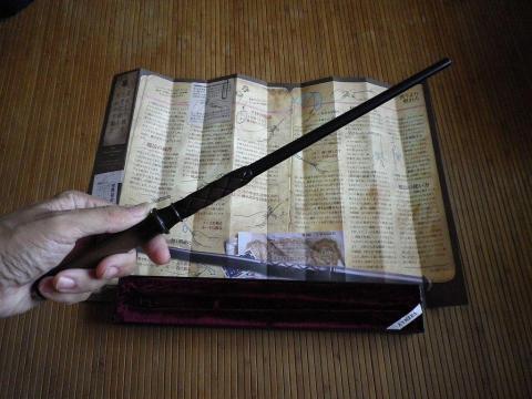 持った感じは意外と軽い・・・。