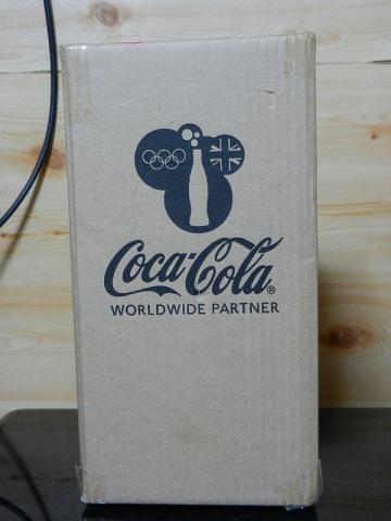 配送用段ボール箱にもしっかりとロゴが…