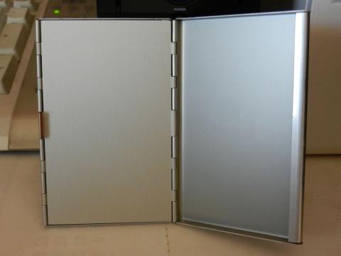 反対側は名刺入れ