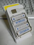 電池はこのように収まります。