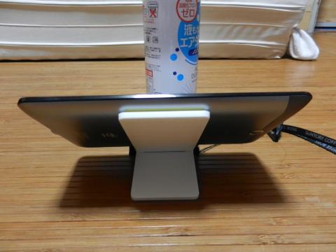 右手側面。ボタン類はない。