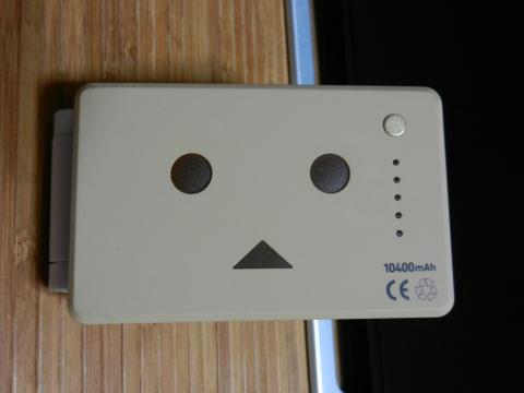 そしてモバイルバッテリー本体。ダンボーですw