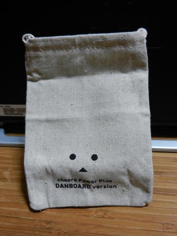 麻の布製ポーチ。ダンボーの顔が描かれてます。