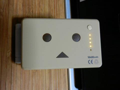 画像の右上のボタンを押すと5つのLEDでバッテリ残量を表示します。