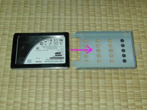 SSDをマウンタに取り付ける