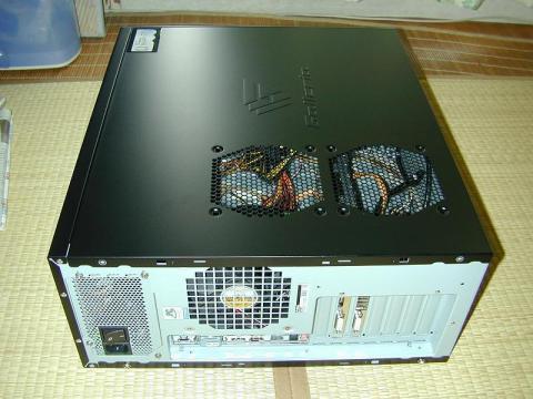 窪みが無いのでサイドカバーが外しにくい(´・ω・`)