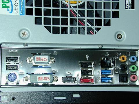 リアパネルのコネクタ類