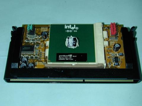 懐かしいPenⅢ。FSB100だしBXマザーで使ったのでしょうね(^^;