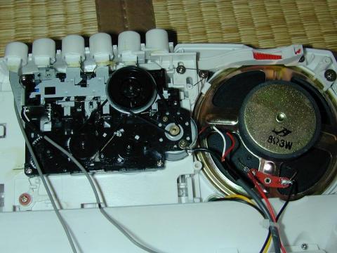 カセットのメカ部とスピーカー