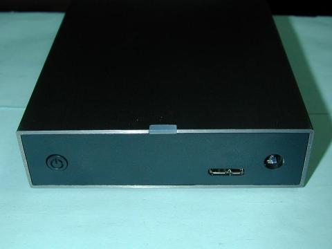 背面に電源スイッチとアクセスランプが・・・