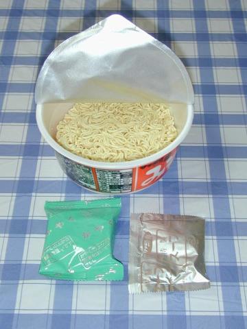 粉スープとフリーズドライの具