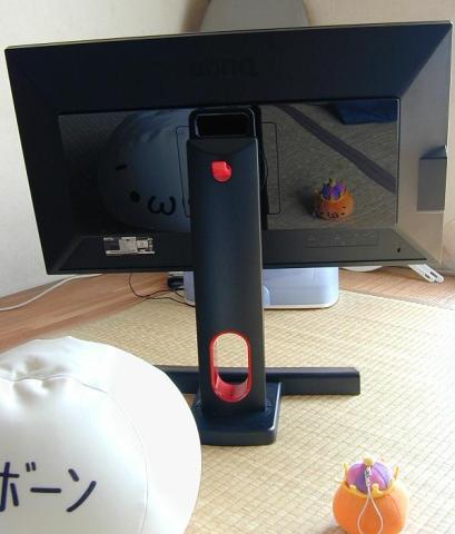 画面はノングレアだが、ボディの光沢は凄い(^^;