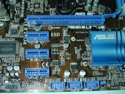 大量のUSBヘッダと拡張スロット