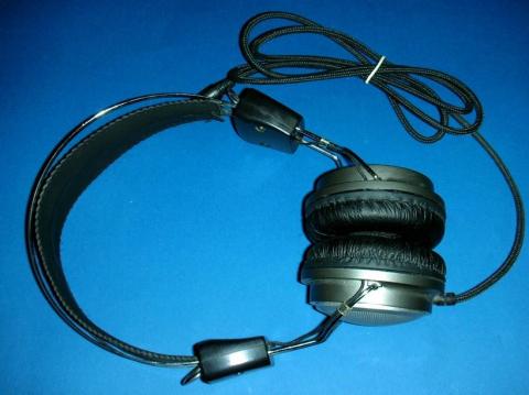 シンプルなヘッドホン