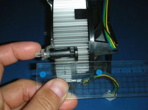 高さは基板から約70mm