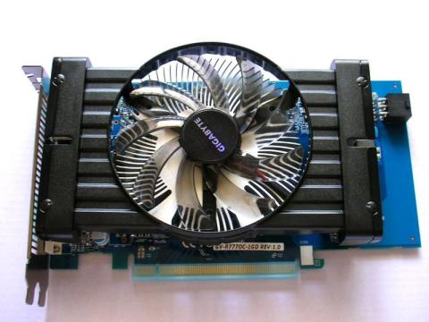 特徴的なファンを搭載!