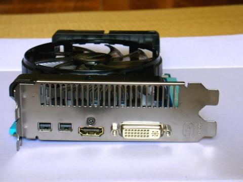 出力コネクタは豊富(;=゚ω゚)=333