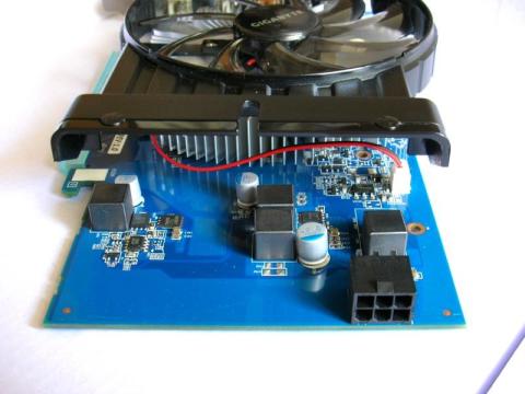 極めてシンプルで綺麗な電源のレイアウト